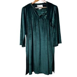 Vintage Oscar de la Renta Appel Size 8 Velvet Nightgown Green Union Made Flawed